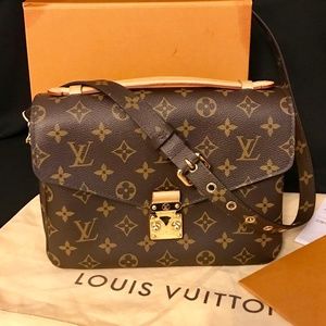 LV Pochette Metis (Monogram)